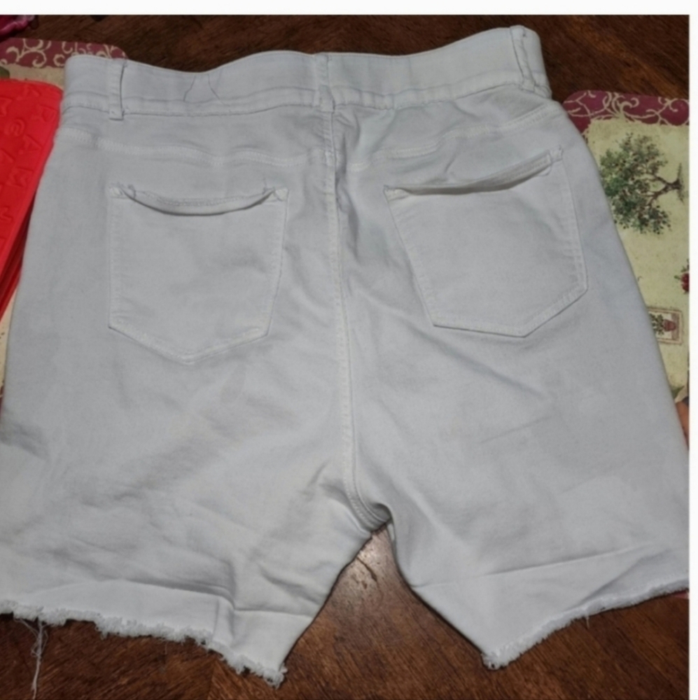 Fashion to figure high rise shorts 18 - Picture 3 of 4